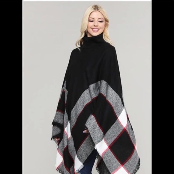Color-Blocked Poncho Black One Size - Picture 4 of 9